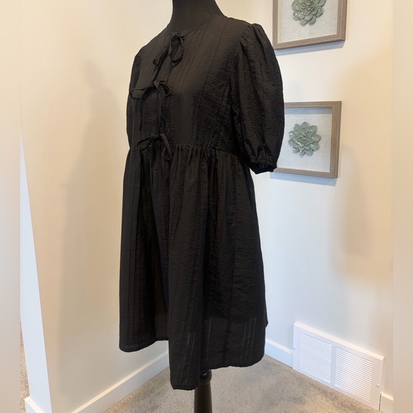 OAK + FORT Black Puff Sleeve Tie-Front Babydoll Mini Dress NWT! - Picture 4 of 16
